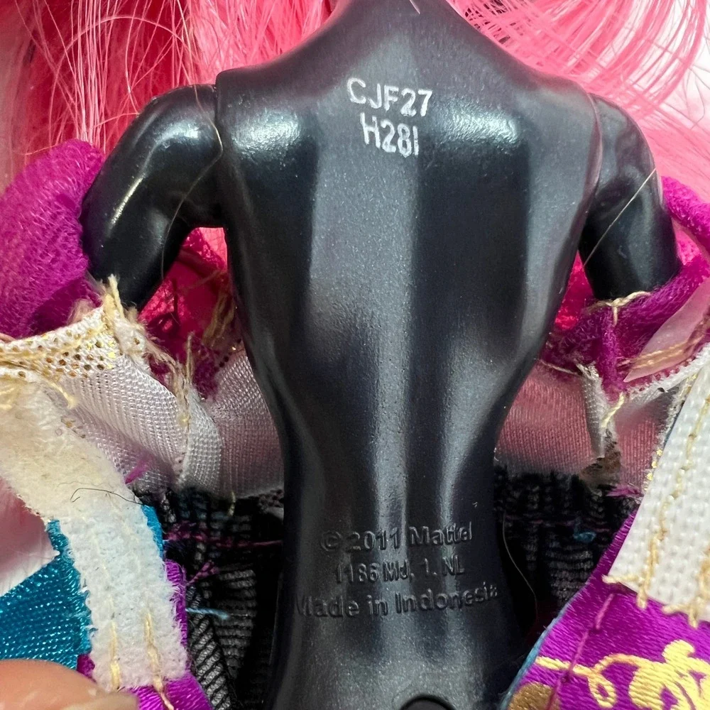 Monster High Catty Noir Boo York Doll Pink Black Feline Pop Star Figure CJF27